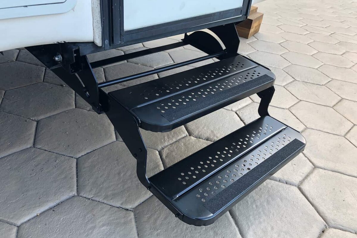 Double Entry Step — project photograph from The Handy Camper
